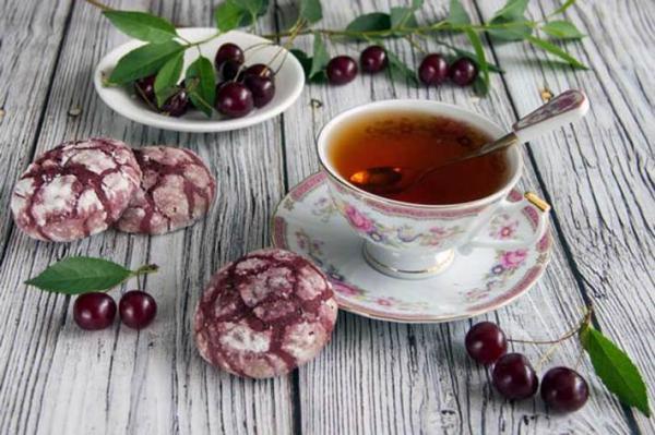 با فواید نوشیدن چای آلبالو در روزهای گرم آشنا شوید